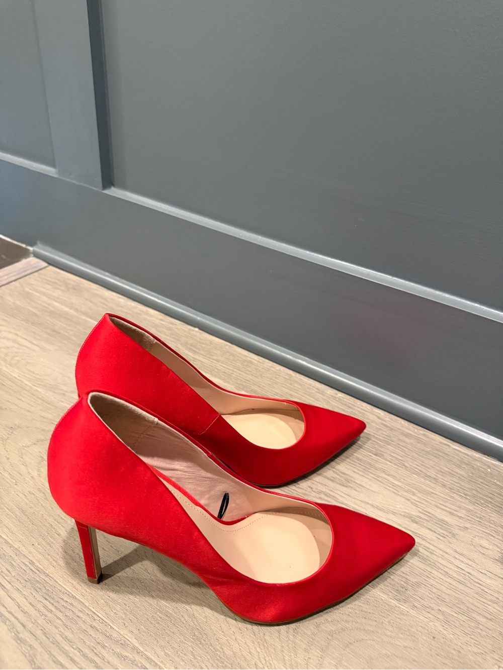 H&M Red Pointed-Toe Mid-Heel Pumps